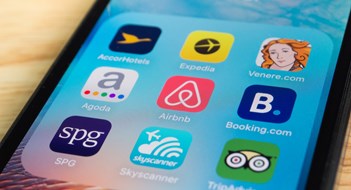 Airbnb vs. COVID-19 Airbnb vs. COVID-19